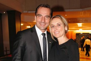 Po boku rozvádějícího se Romana Šebrleho se objevila další blondýna. Psycholog vysvětlil, proč manželka rozpad vztahu zprvu popírala